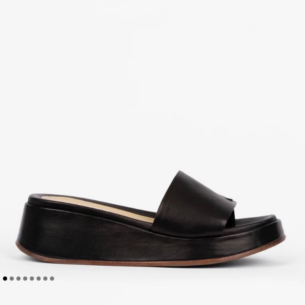 NIB Labucq Solar slides. EU 38. Black.